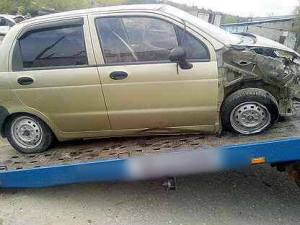 Фото эвакуации малолитражки