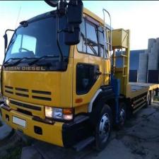 фото эвакуатора Nissan с низкорамной платформой