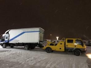 Фото круглосуточной работы эвакуатора в Ангарске