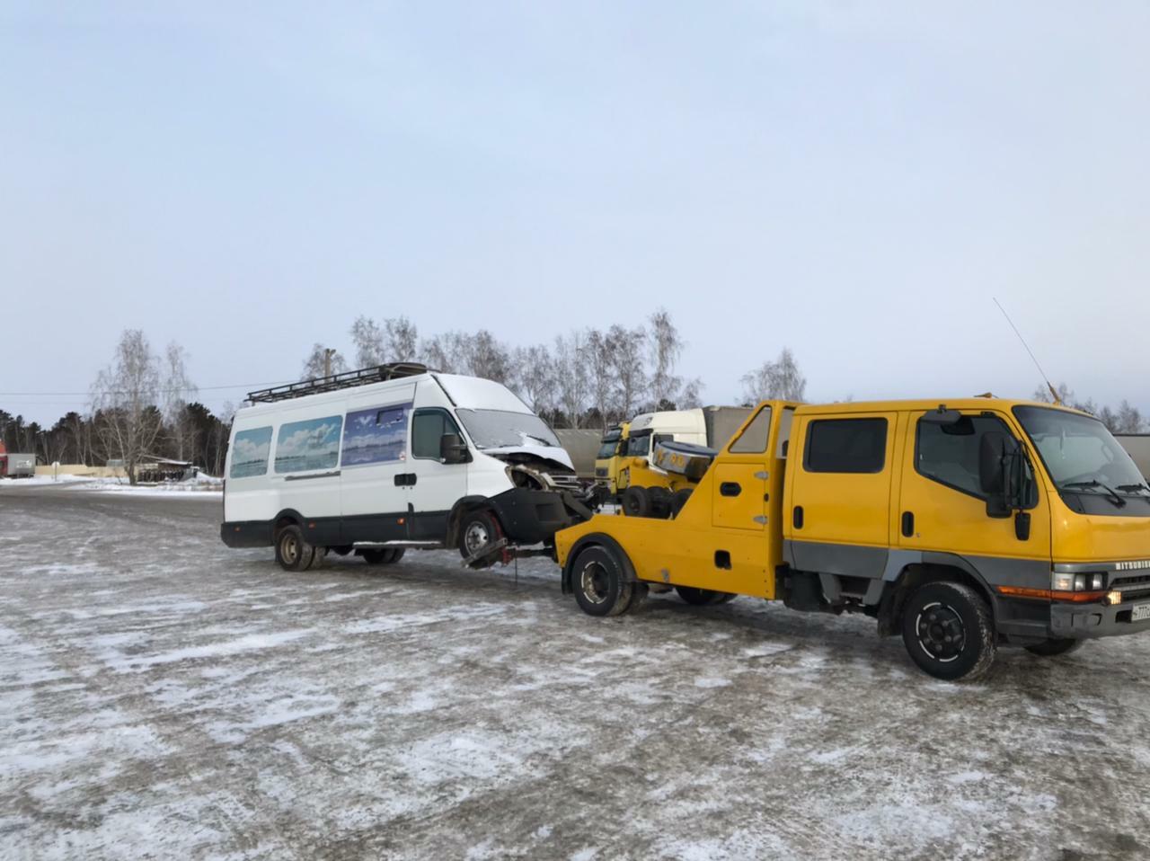 Фото работы эвакуатора за пределами города