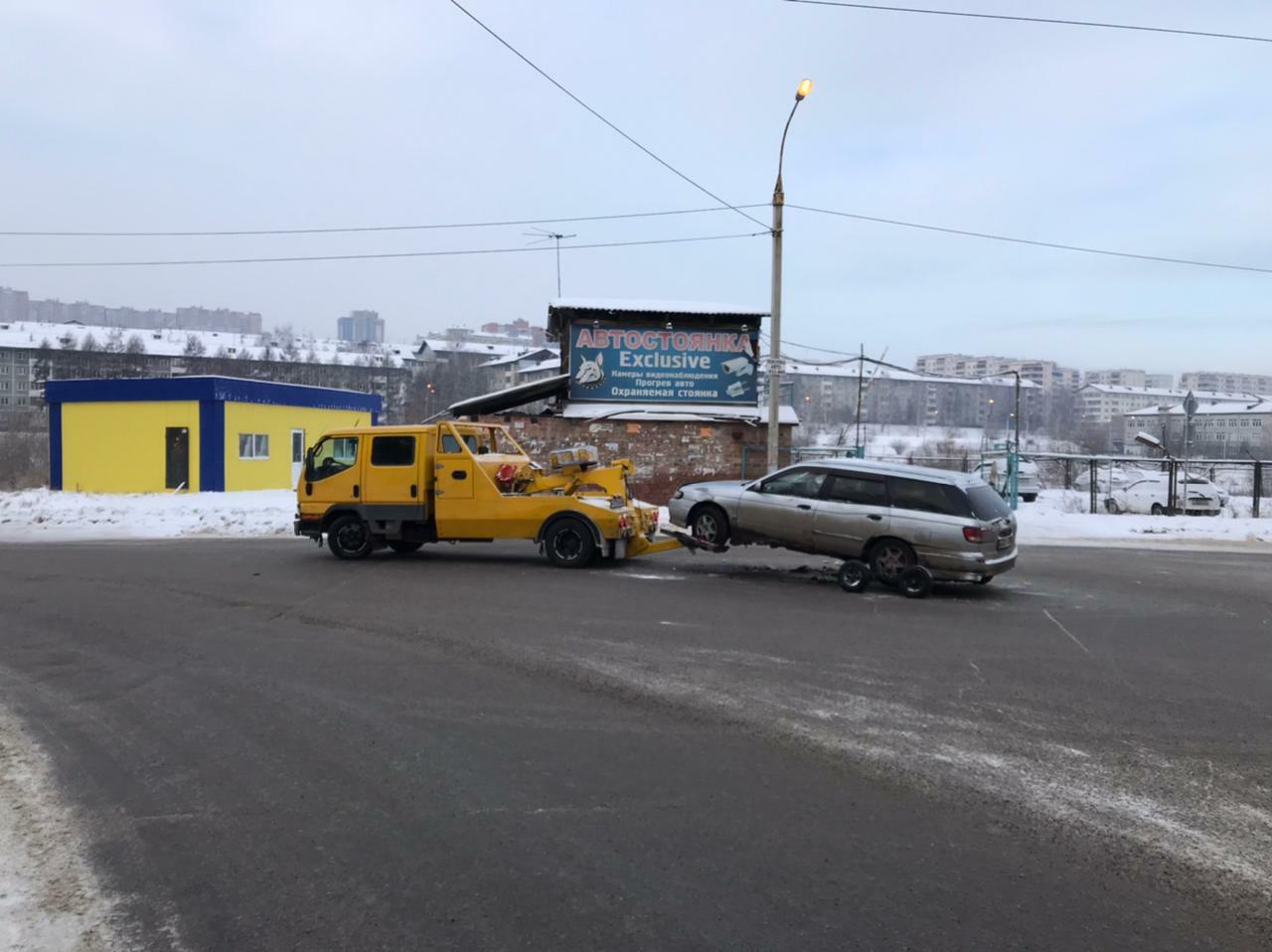 Фот процесса эвакуации машины