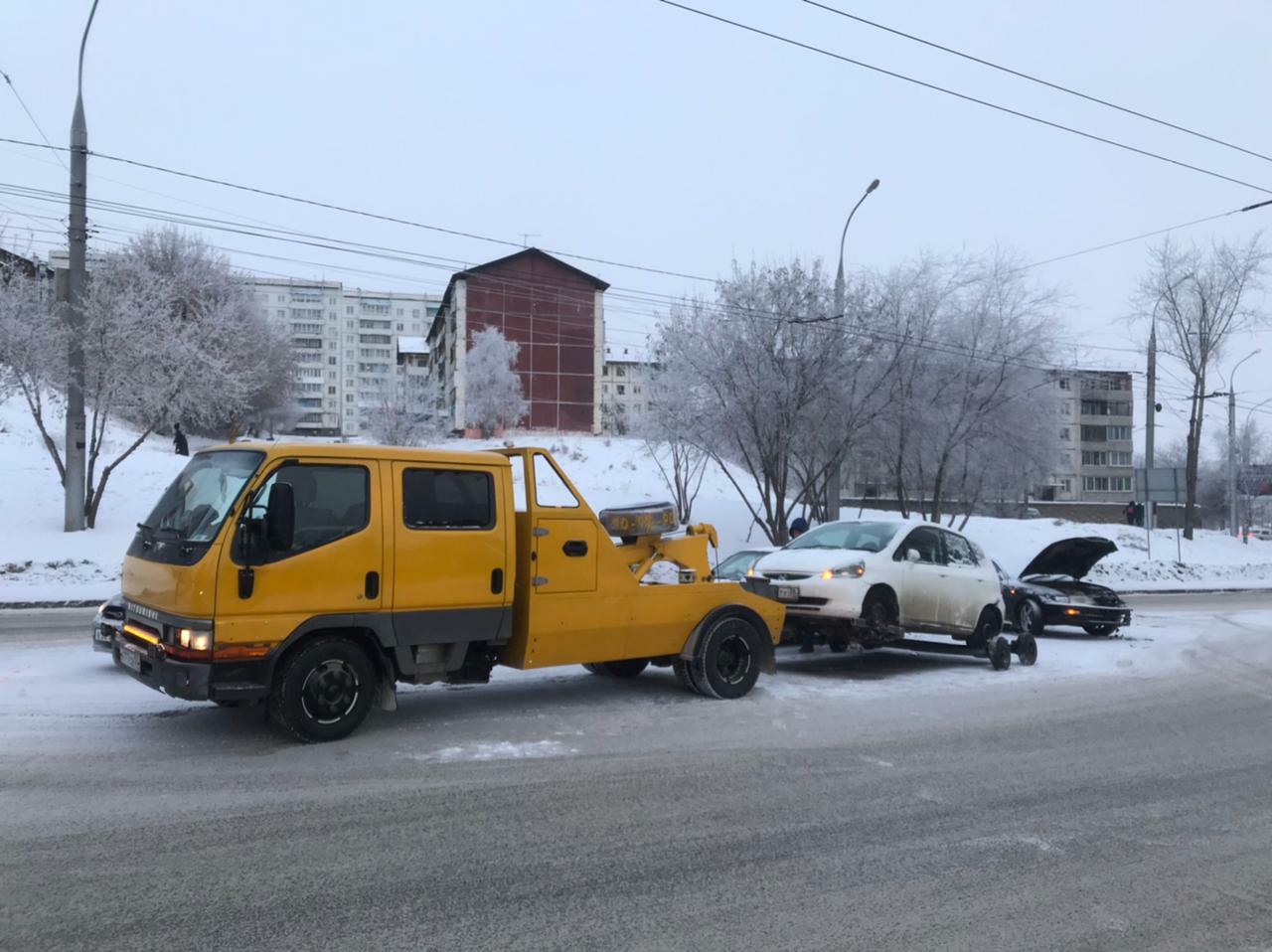 Фото эвакуации малолитражки