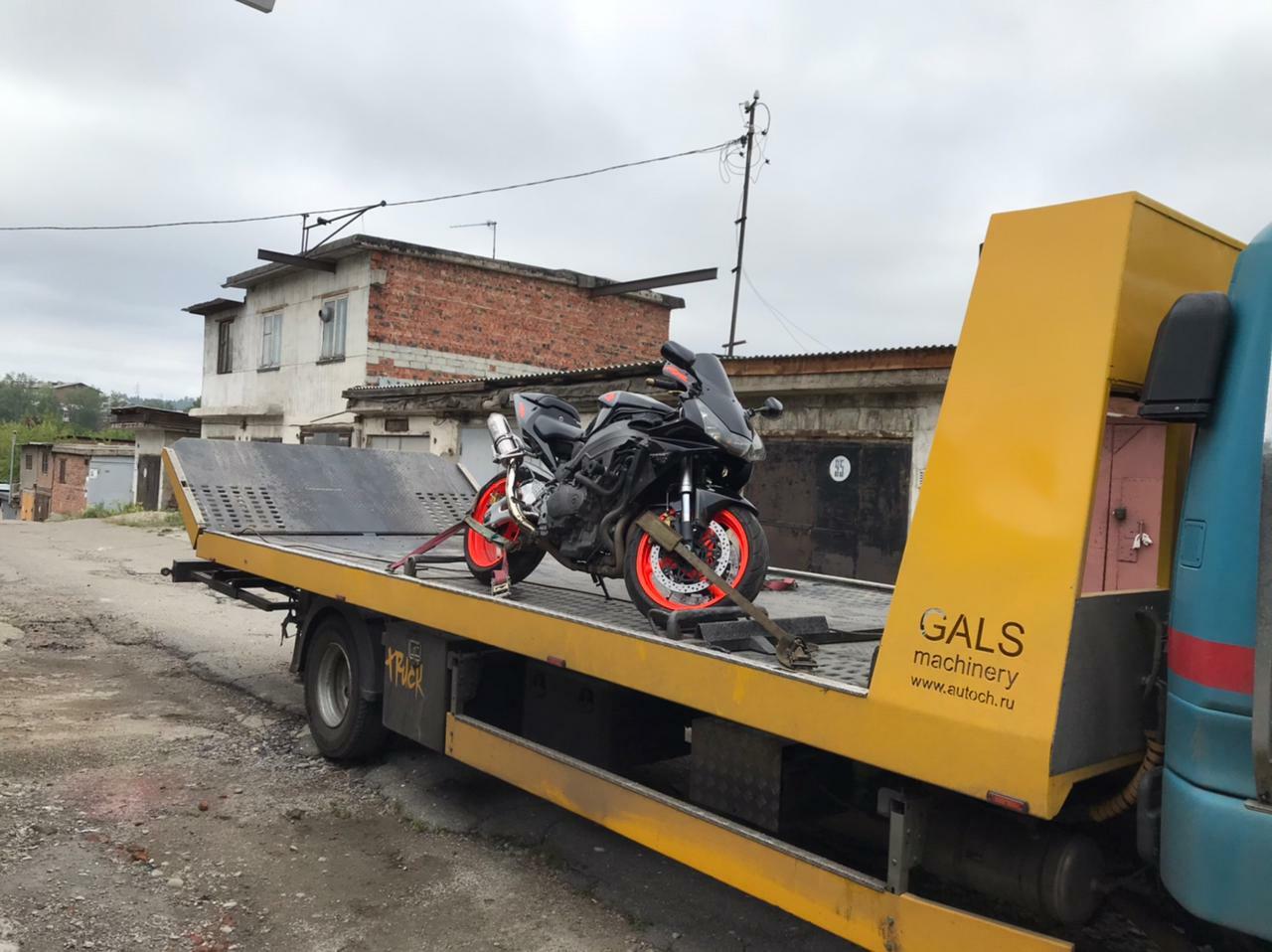 Фото перевозки мотоцмкла на эвакуаторе