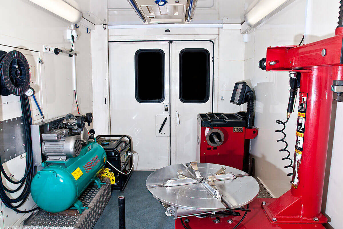 Фото устройства авто-шиномонтажа изнутри